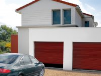 Porte double de garage rouge