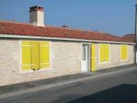Volets battants jaune