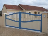 Portail d'entrée bleu