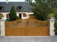 Portail d'entrée en bois